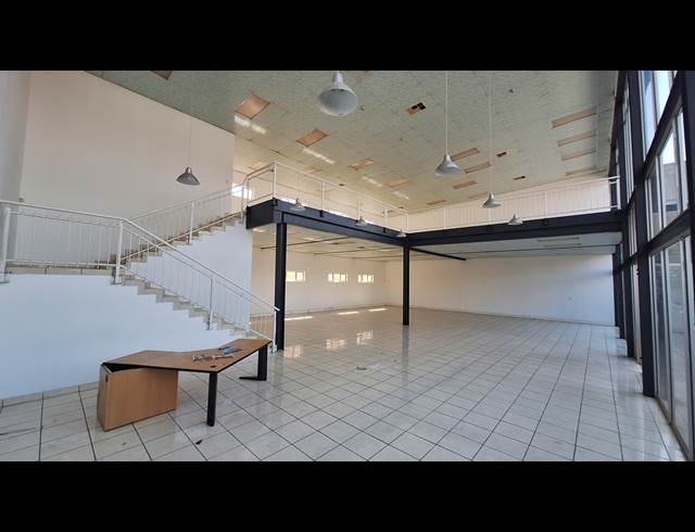483M² SHOWROOM TO LET IN NORTH RIDING