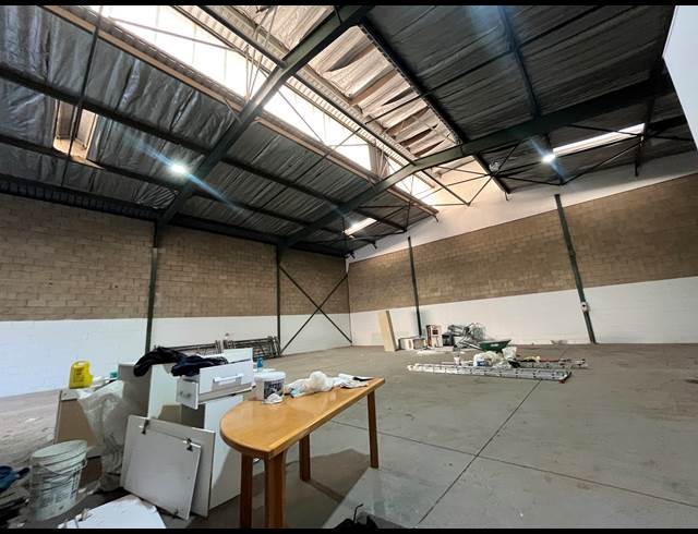 331M² WAREHOUSE TO LET IN MEADOWDALE