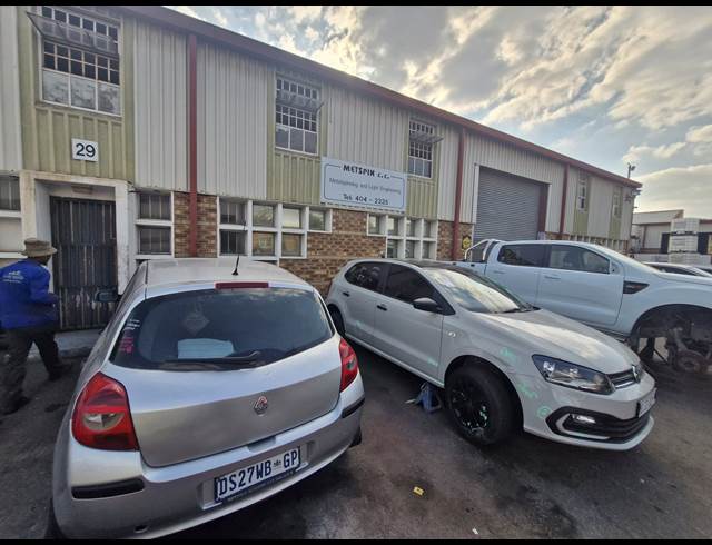 335M² WAREHOUSE TO LET IN DENVER