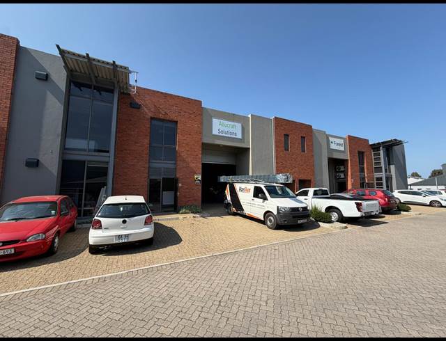 449M² WAREHOUSE TO LET IN STIKLAND INDUSTRIAL