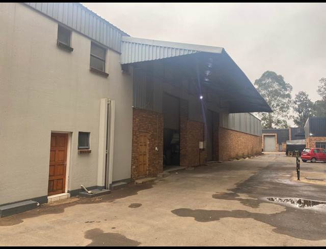 1,200M² WAREHOUSE TO LET IN PETIT