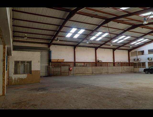 600M² WAREHOUSE TO LET IN CITY WEST