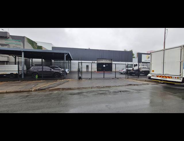 3,029M² WAREHOUSE TO LET IN CITY & SUBURBAN
