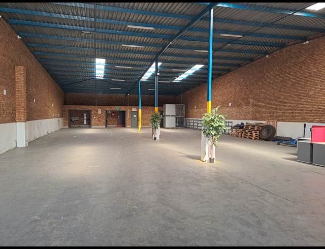 600M² WAREHOUSE TO LET IN POMONA