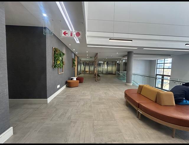 1,162M² OFFICE TO LET IN WATERFALL