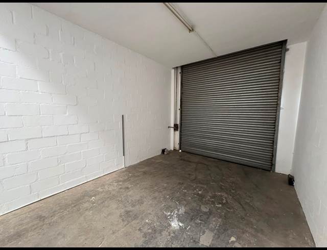 200M² WAREHOUSE TO LET IN STRAND INDUSTRIA