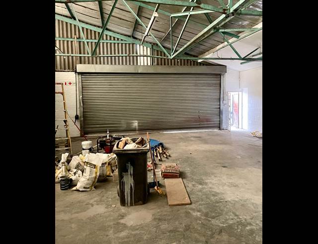 260M² WAREHOUSE RENTED IN WETTON