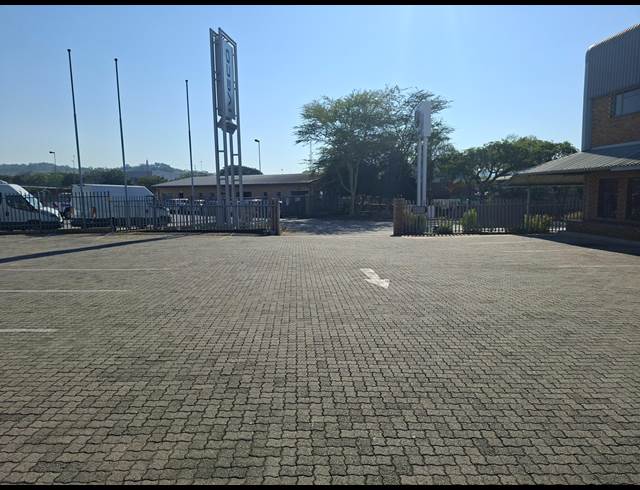 200M² WAREHOUSE TO LET IN RIVERSIDE PARK