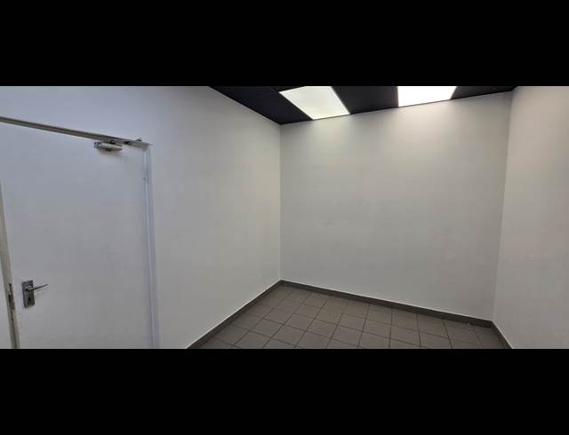 915M² RETAIL TO LET IN HONEYDEW