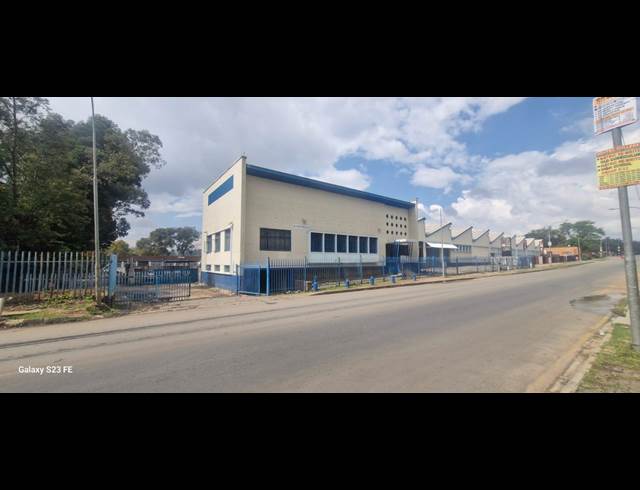 2,600M² WAREHOUSE TO LET IN GLENESK