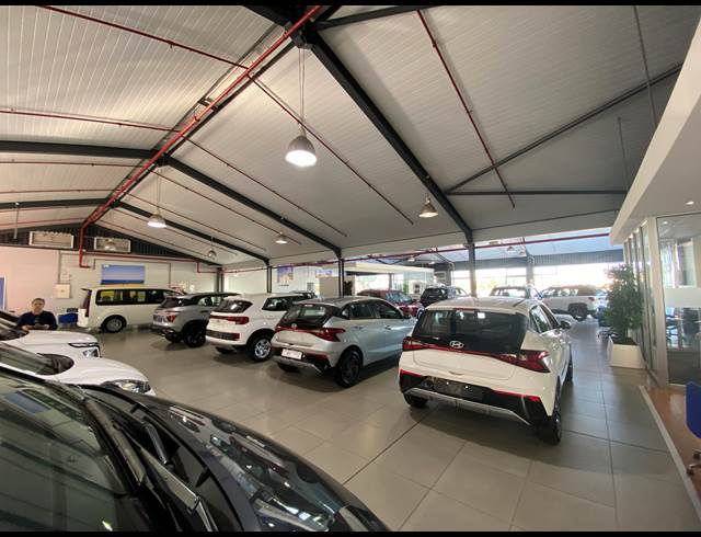1,903M² SHOWROOM TO LET IN PAARDEN EILAND