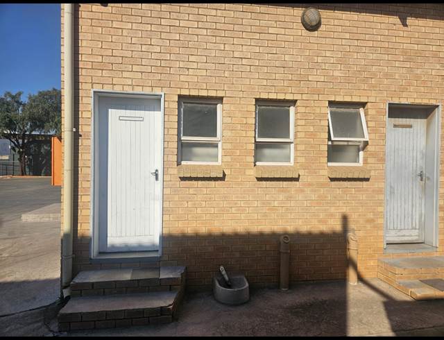 750M² WAREHOUSE TO LET IN INDUSTRIA WEST