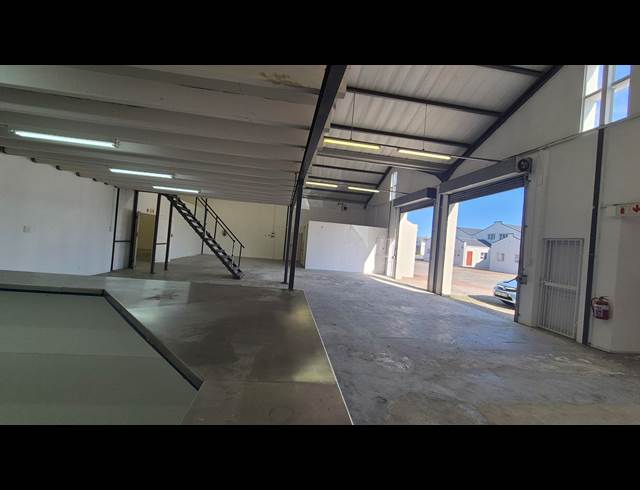 329M² WAREHOUSE TO LET IN DIEP RIVER