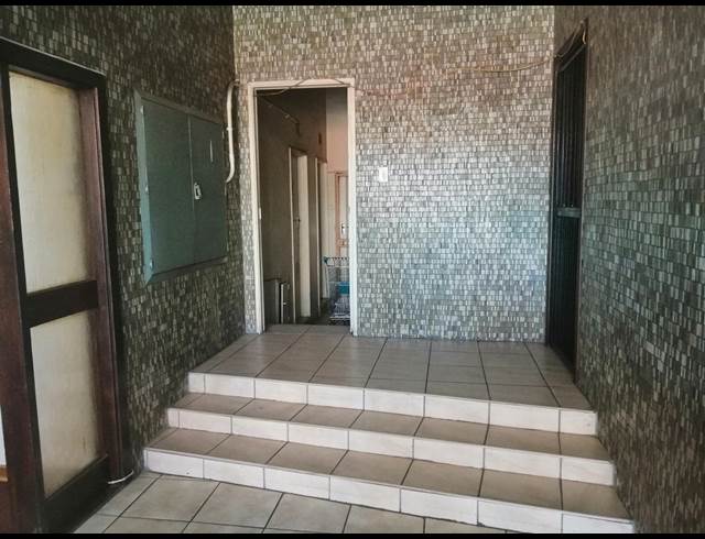 125M² OFFICE RENTED IN SPRINGS CENTRAL