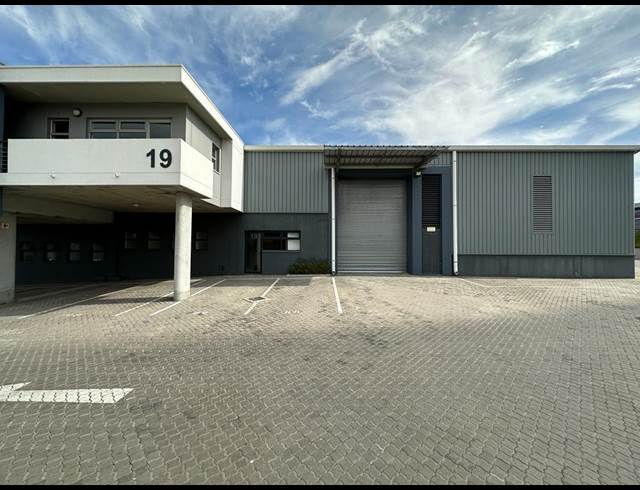 807M² WAREHOUSE TO LET IN STIKLAND INDUSTRIAL