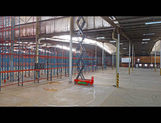 19,294M² WAREHOUSE TO LET IN JET PARK