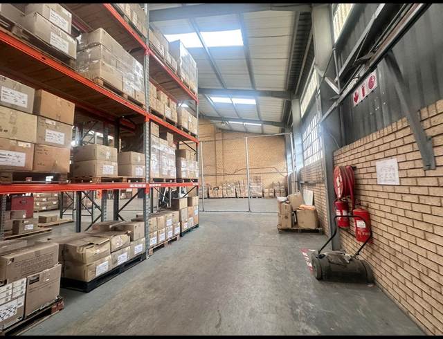 3,600M² WAREHOUSE TO LET IN MEADOWDALE