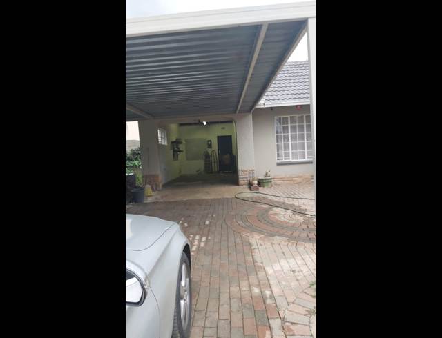 4 bed property to rent in MONDEOR