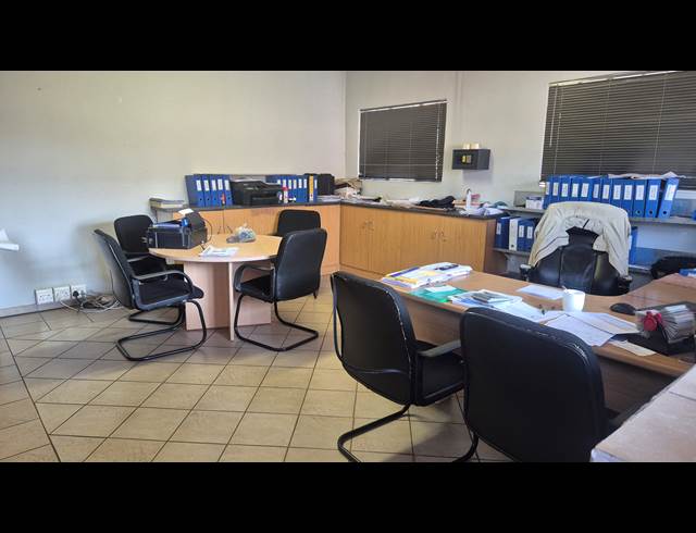 2,049M² WAREHOUSE TO LET IN WEST ACRES EXT 1