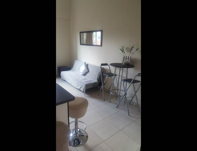2 bed property to rent in KEMPTON PARK