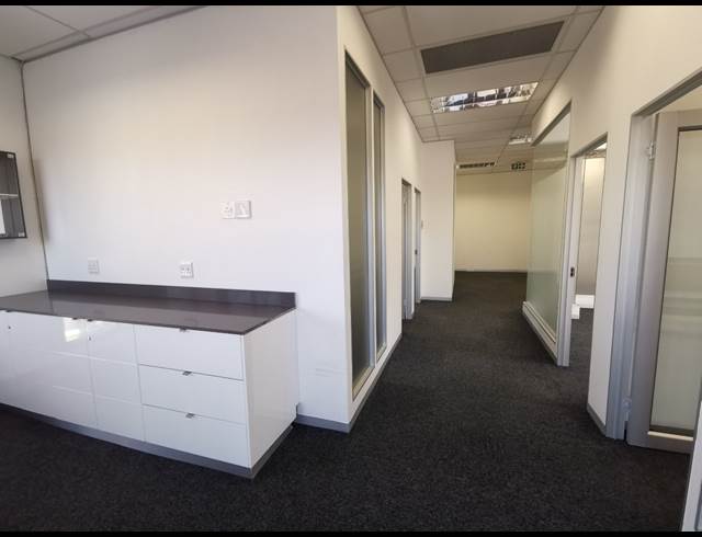 127M² OFFICE TO LET IN PARKHAVEN
