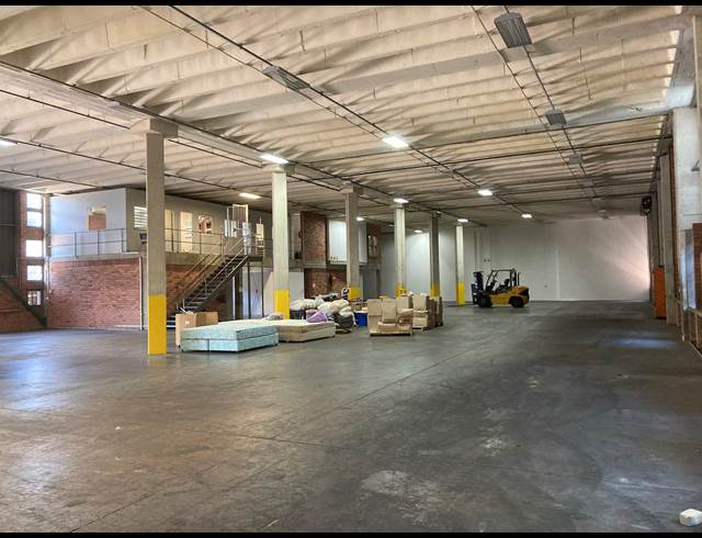 1,370M² WAREHOUSE TO LET IN WESTMEAD