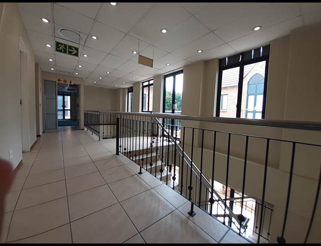 610M² OFFICE TO LET IN DIE HOEWES