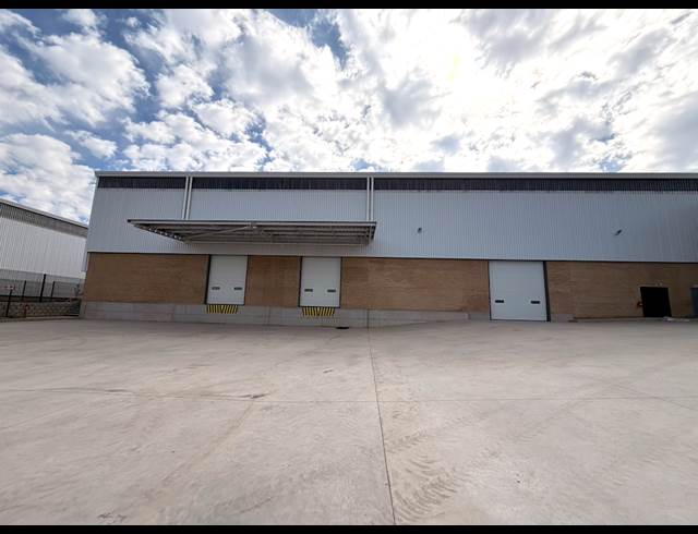 3,107M² WAREHOUSE TO LET IN AIRPORT PARK