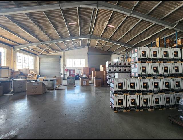1,400M² WAREHOUSE TO LET IN PAARDEN EILAND