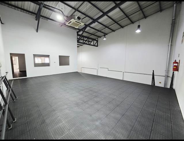 353M² WAREHOUSE TO LET IN NORTH RIDING