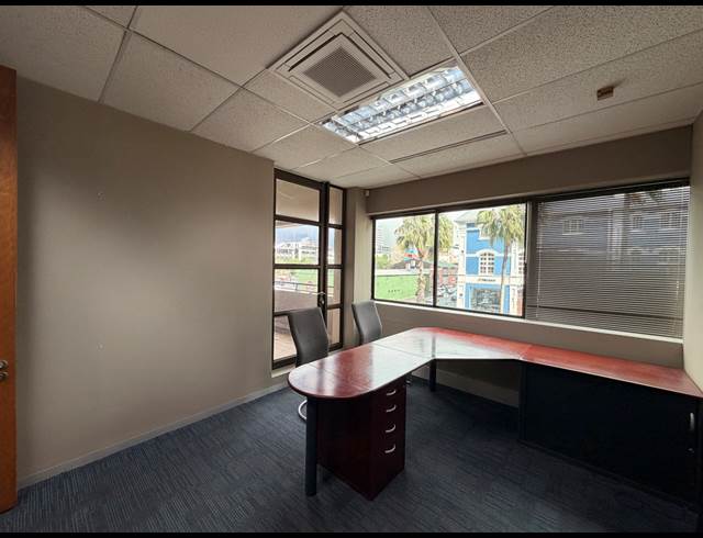 890M² OFFICE TO LET IN DE WATERKANT