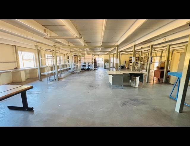 800M² OFFICE TO LET IN FLORIDA