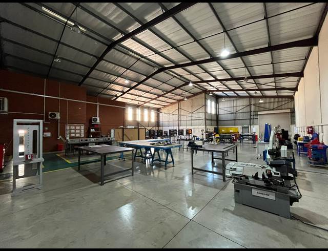 1,000M² WAREHOUSE TO LET IN DALPARK