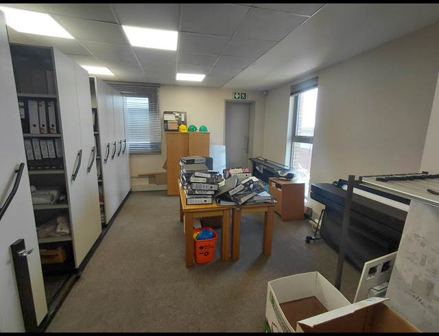 444M² OFFICE TO LET IN MIDRIDGE PARK