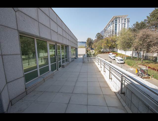 1,979M² OFFICE TO LET IN SANDTON CENTRAL