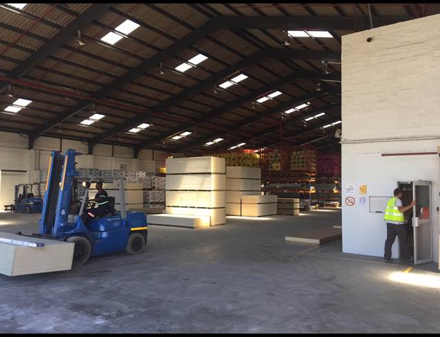 3,160M² FACTORY TO LET IN PAARDEN EILAND
