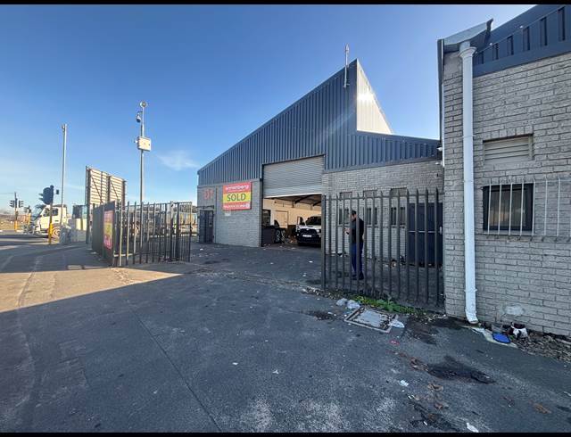 480M² WAREHOUSE TO LET IN PAROW INDUSTRIAL