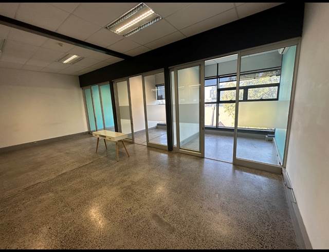 1,000M² OFFICE TO LET IN WOODSTOCK