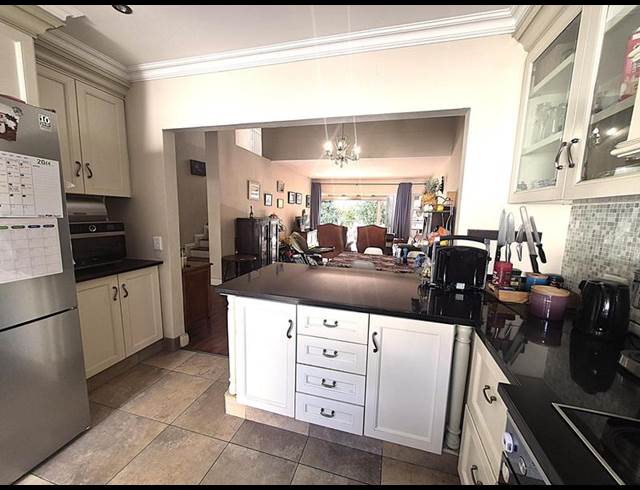 3 BEDROOM PROPERTY TO RENT IN EPSOM DOWNS