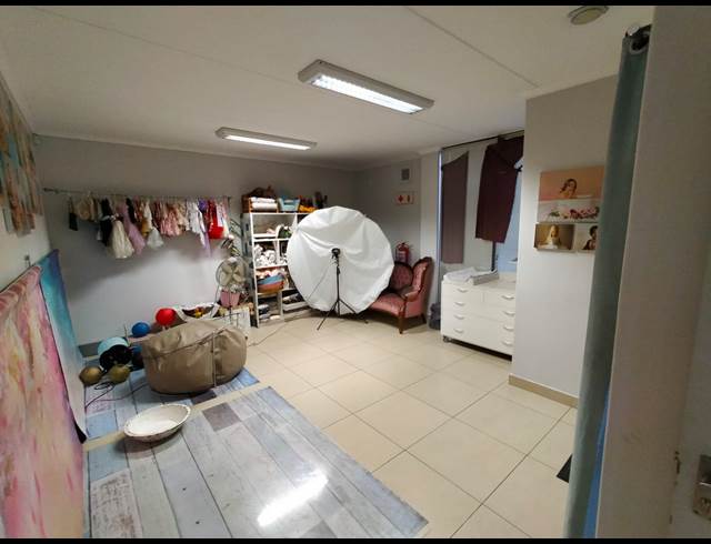 302M² FACTORY TO LET IN STIKLAND INDUSTRIAL
