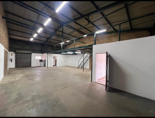160M² WAREHOUSE TO LET IN HENNOPSPARK
