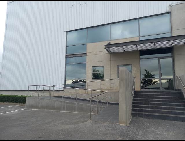 3,101M² WAREHOUSE TO LET IN POMONA