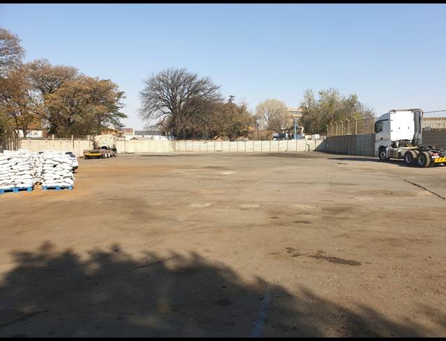 200M² INDUSTRIAL YARD TO LET IN WADEVILLE