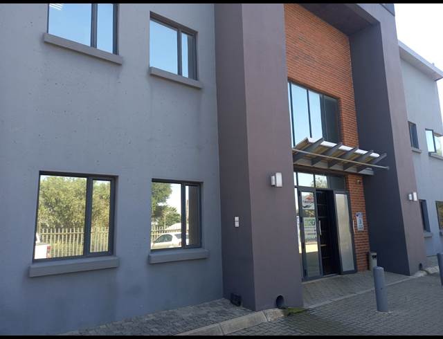 3,893M² WAREHOUSE TO LET IN POMONA