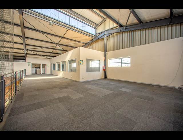 1,150M² WAREHOUSE TO LET IN WYNBERG