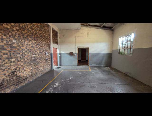 1,200M² WAREHOUSE TO LET IN WELLINGTON CENTRAL