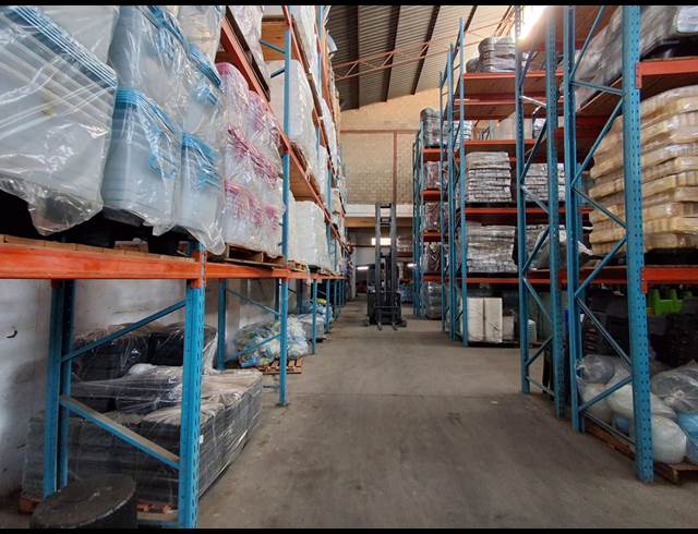 1,900M² WAREHOUSE TO LET IN HERIOTDALE