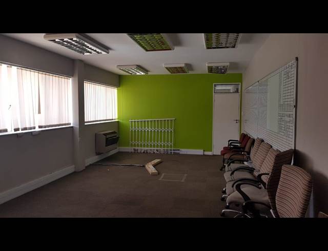 900M² OFFICE TO LET IN TULISA PARK