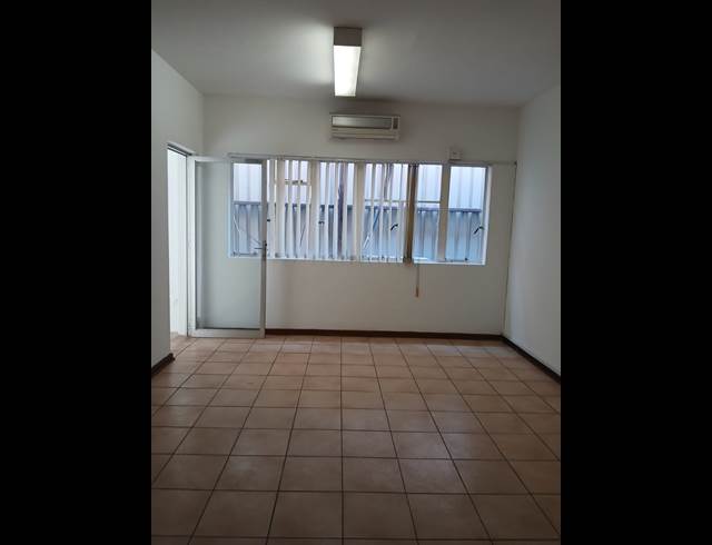 175M² OFFICE TO LET IN DAWNCLIFFE