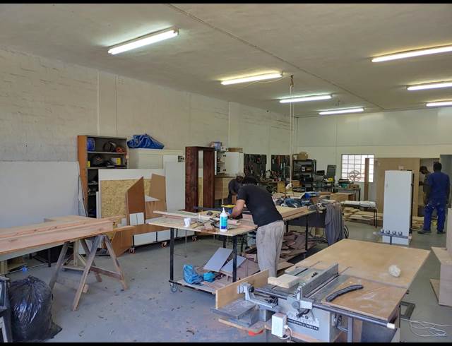 170M² WAREHOUSE TO LET IN GLEN ANIL